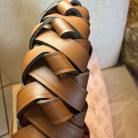 Authentic Louis Vuitton Monogram
Carmel Hobo Mahina Leather Shoulder
Tote Bag - Picture 8 of 10